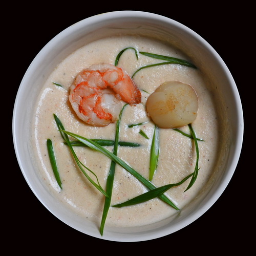 Крем-суп с креветкой и морским гребешком